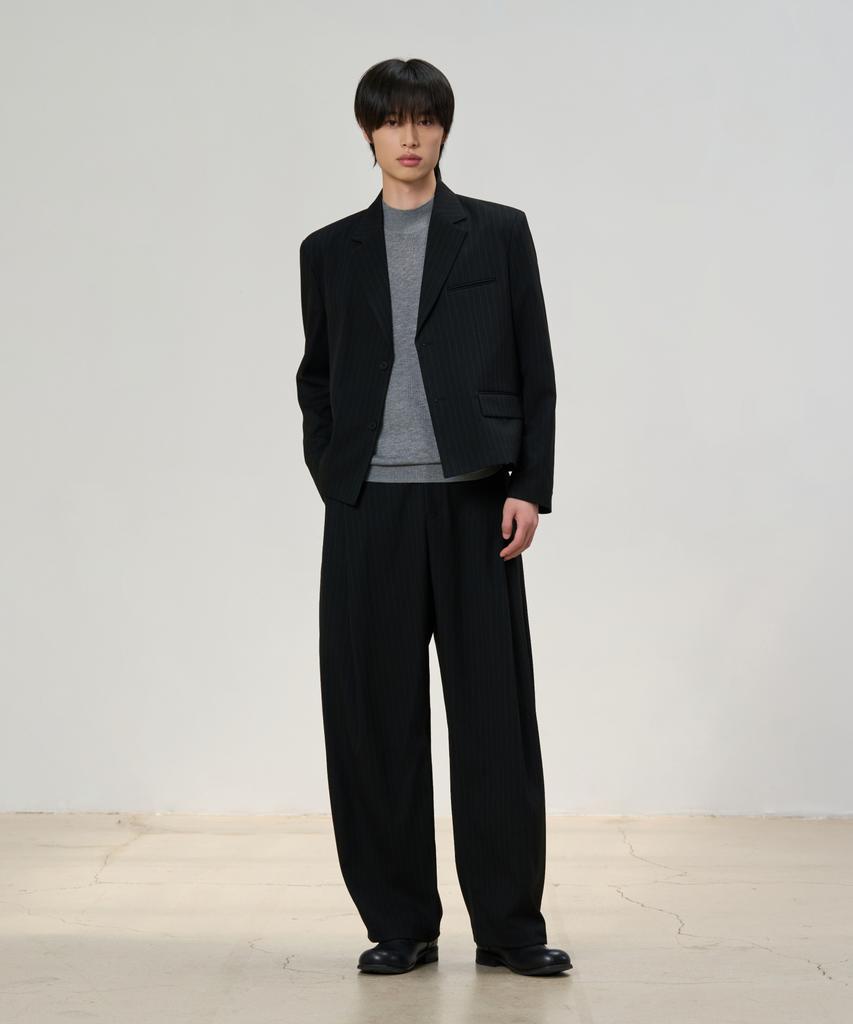Hyoji Crop Stripe Setup Suit Set (Black)