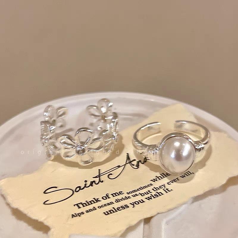 Hollowed-out Flower Ring - Women's High-end Open Finger Ring with Unique Design for The Index Finger.
