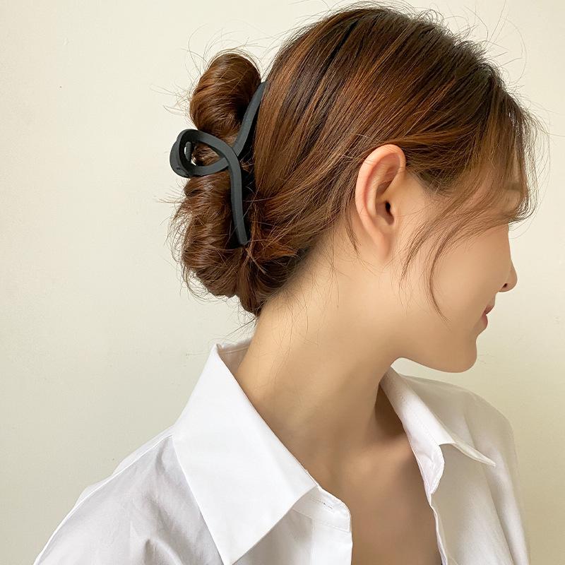 Large Black Frosted Shark Hair Clip - 13CM for Women