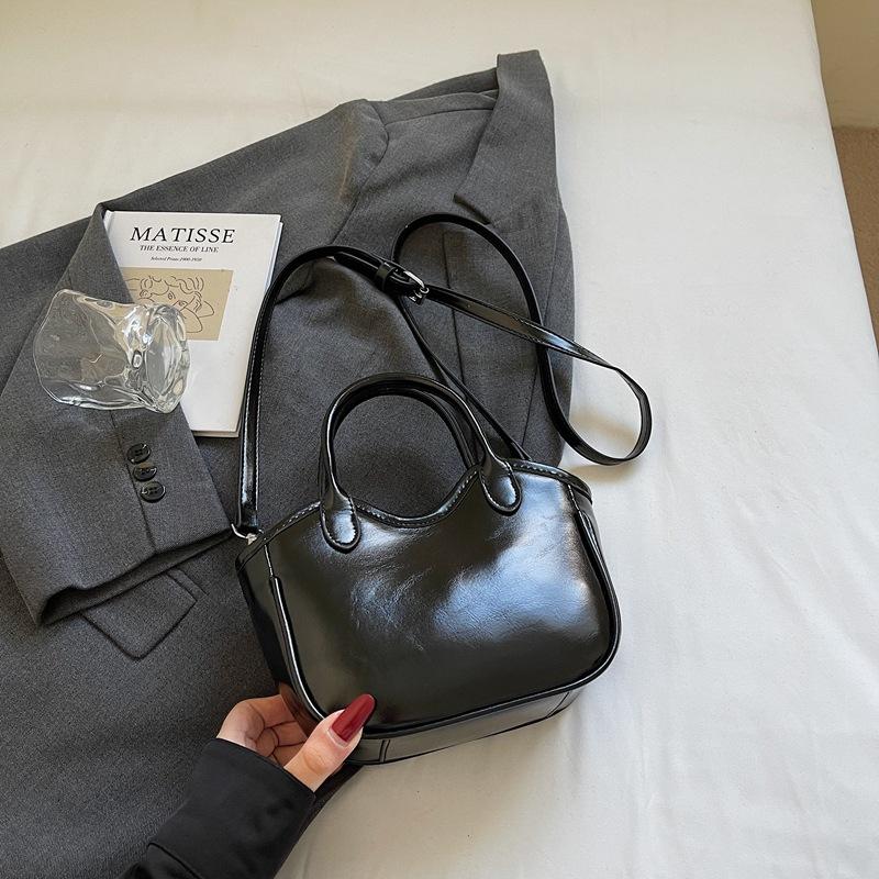 Large-capacity Bag Women's Spring and Summer Versatile 2025 New Retro Casual Shoulder Messenger Bag Simple Commuter Tote Bag