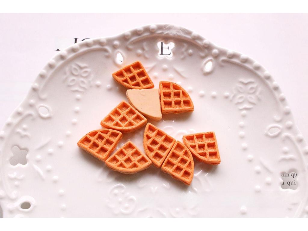 "Handmade Food-Themed Jewelry: Simulated Bread, Egg Tart, and Baguette Phone Accessories, DIY Resin Material"