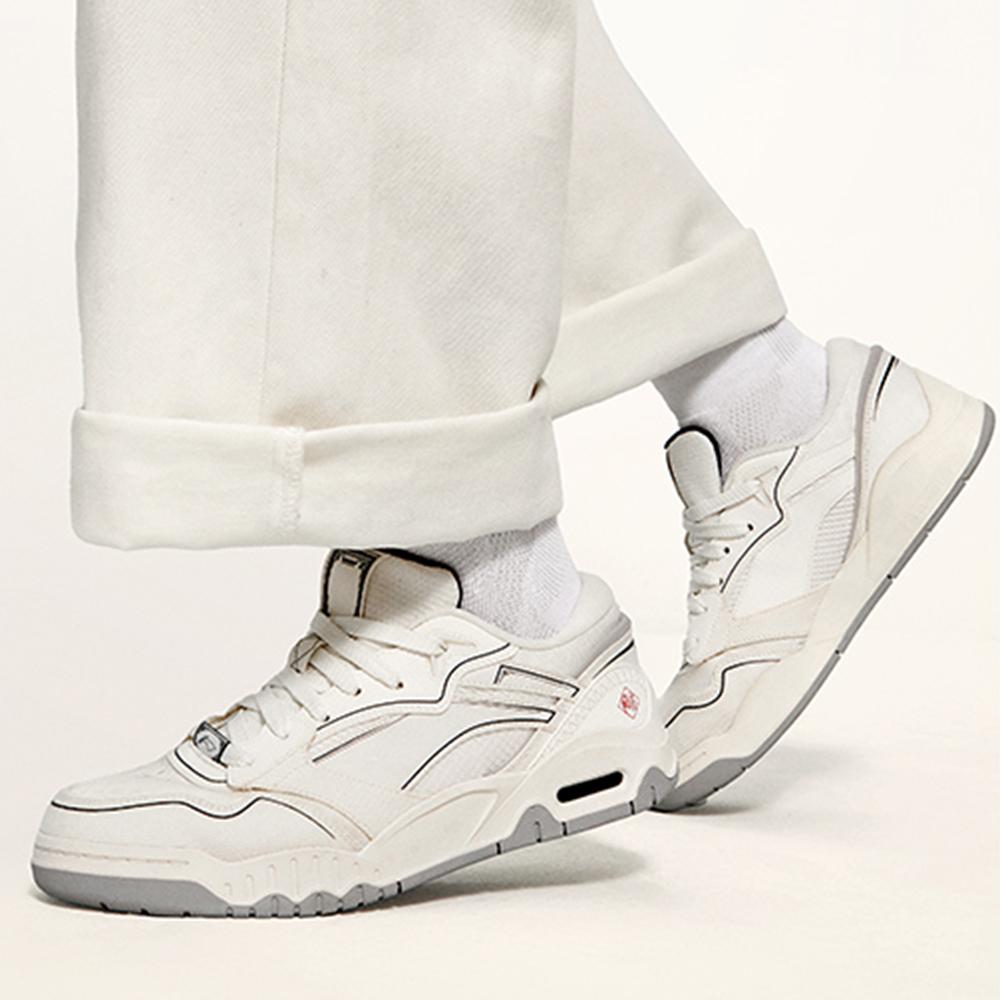 LiNing Moon White 3 Cushioning, Wear Resistant Low Top Skateboard Shoes Women's White AGCV078-13