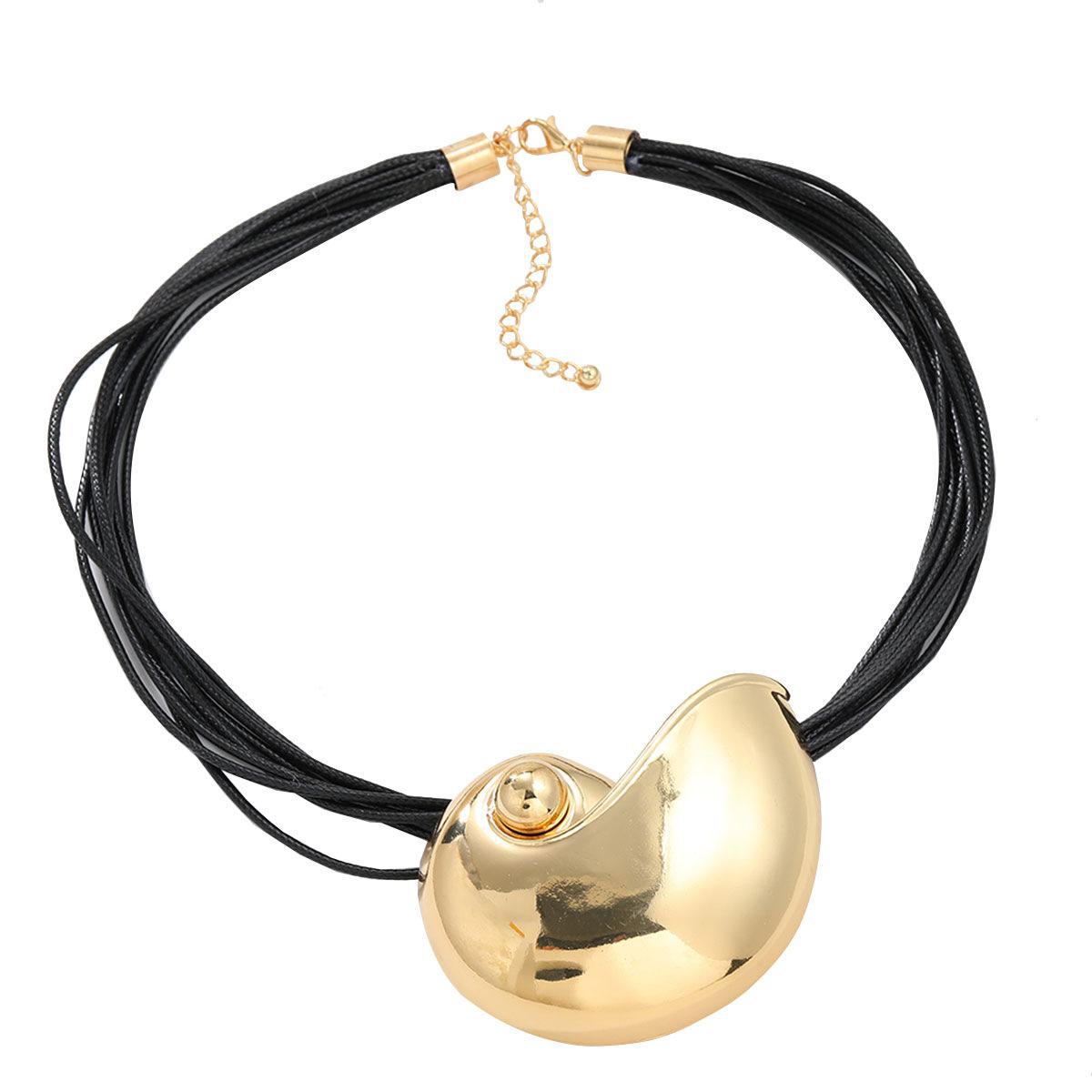 

Модное летнее ожерелье из сплава с ракушкой: Блестящая металлическая подвеска в океанском стиле золотой