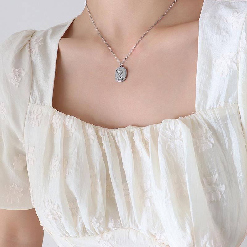 French-Inspired Rose Bouquet Zircon Necklace, 18K Gold-Plated Titanium Steel with Embossed Lace Texture.
