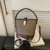 Stylish And Trendy 2023 Bucket Bag In Brown Chic Minimalist Design For Casual Use