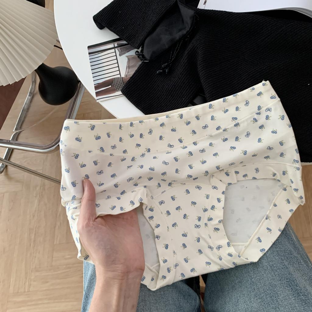 Large Size Ladies Spring and Autumn Small Floral Fresh Cotton Crotch Panties
