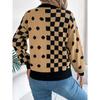 Dámský podzimní a zimní ležérní svetr s barevným kontrastem, puntíkovaným a kostkovaným vzorem a lucernovými rukávy