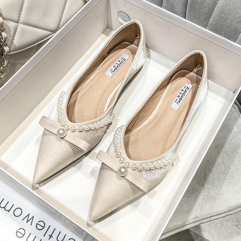 Pointed single shoes women's 2025 new autumn and winter versatile fairy shoes gentle flat evening shoes large size women's shoes 41 to 43
