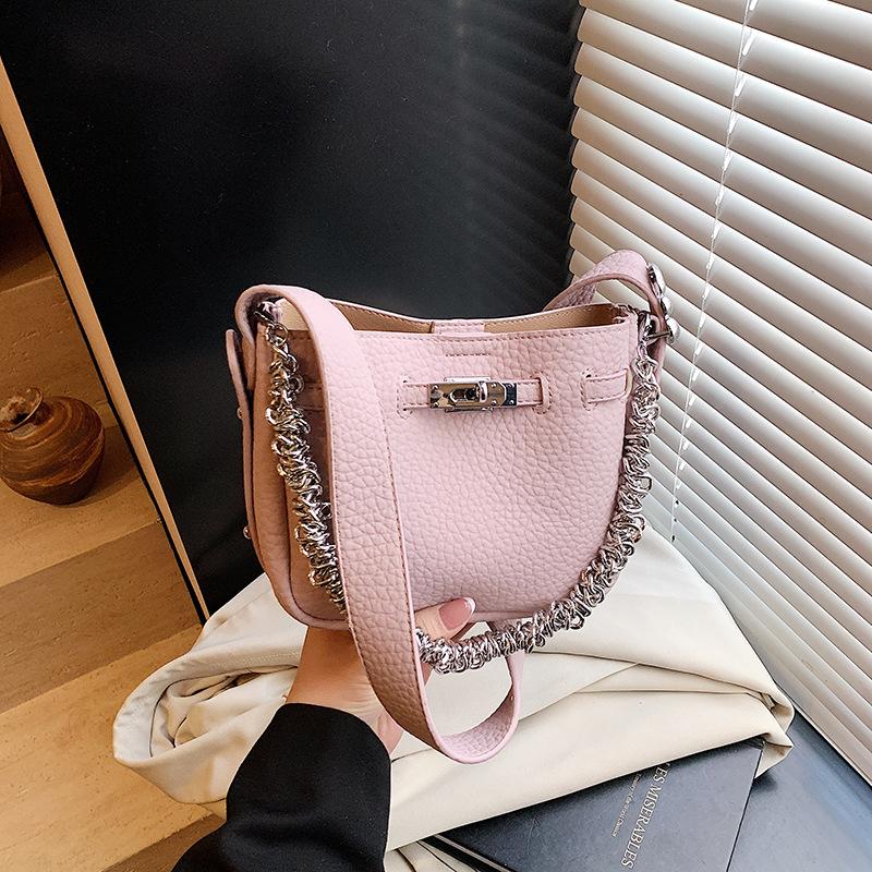 Весенняя Универсальная Сумка под Мышку Женская 2025 Новый Модный Кросс-боди с Широким Плечевым Ремешком Сумка-Ведро с Текстурой Личи