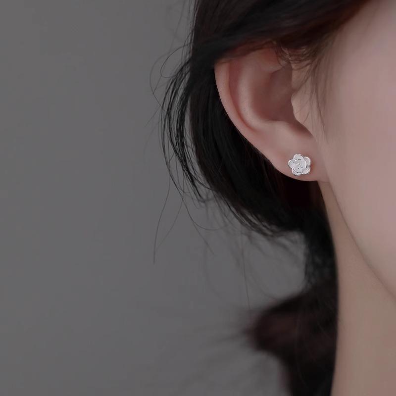 Elegant Camellia Earrings for Women - Fashionable Floral Design, Perfect for Trendy Looks and Ideal Gift for Students