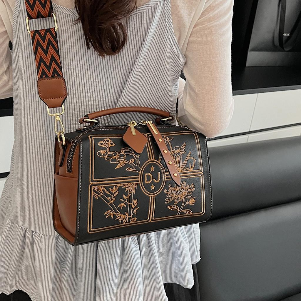 2025 new printing clear texture high leisure trend simple temperament messenger bag handbag pillow bag