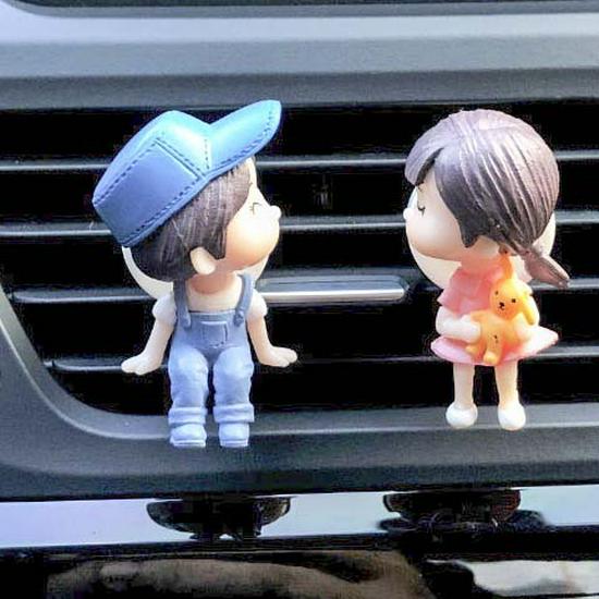 Cute Kissing Couple Dolls: Electric Car Interior Ornaments