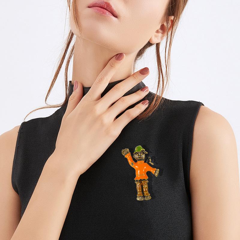 Western Scarecrow Accessory Brooch