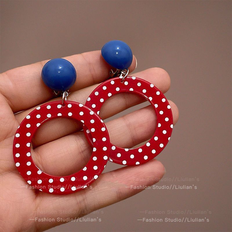 Dopamine flower ear hook women's new holiday style accessories ear clips without ear piercings, high-end seaside cute ear accessories