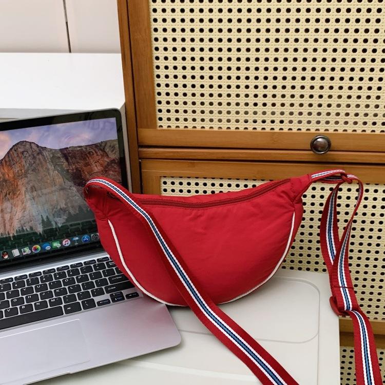 Spring Trend Niche Design Fashion Dumpling Bag Women's Casual Simplicity High Texture Lightweight Sports Messenger Bag