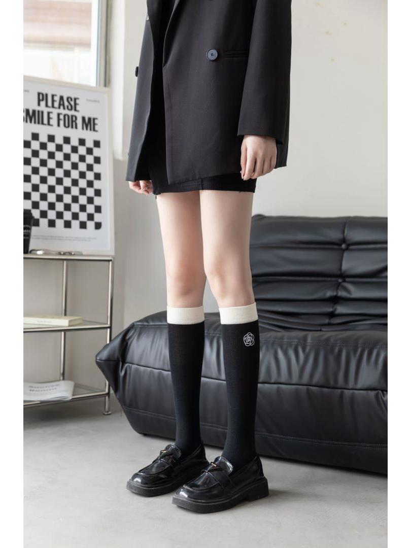 

Spring Camellia JK Style Knee-Length Sweet Women s Socks – Black/White Standard