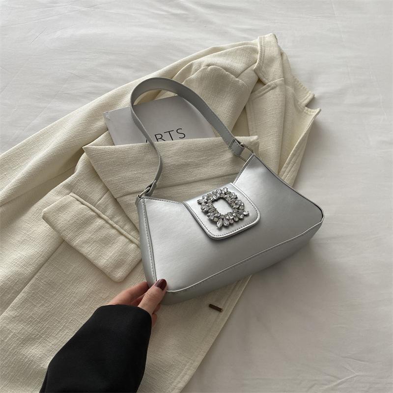 

2025 spring and summer new temperament square diamond shoulder bag bag women s foreign style underarm bag high value work Korean version small square серебряный