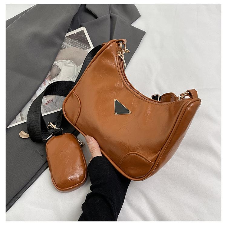 Женские однотонные квадратные сумки через плечо на молнии для отдыха из искусственной — фото 12