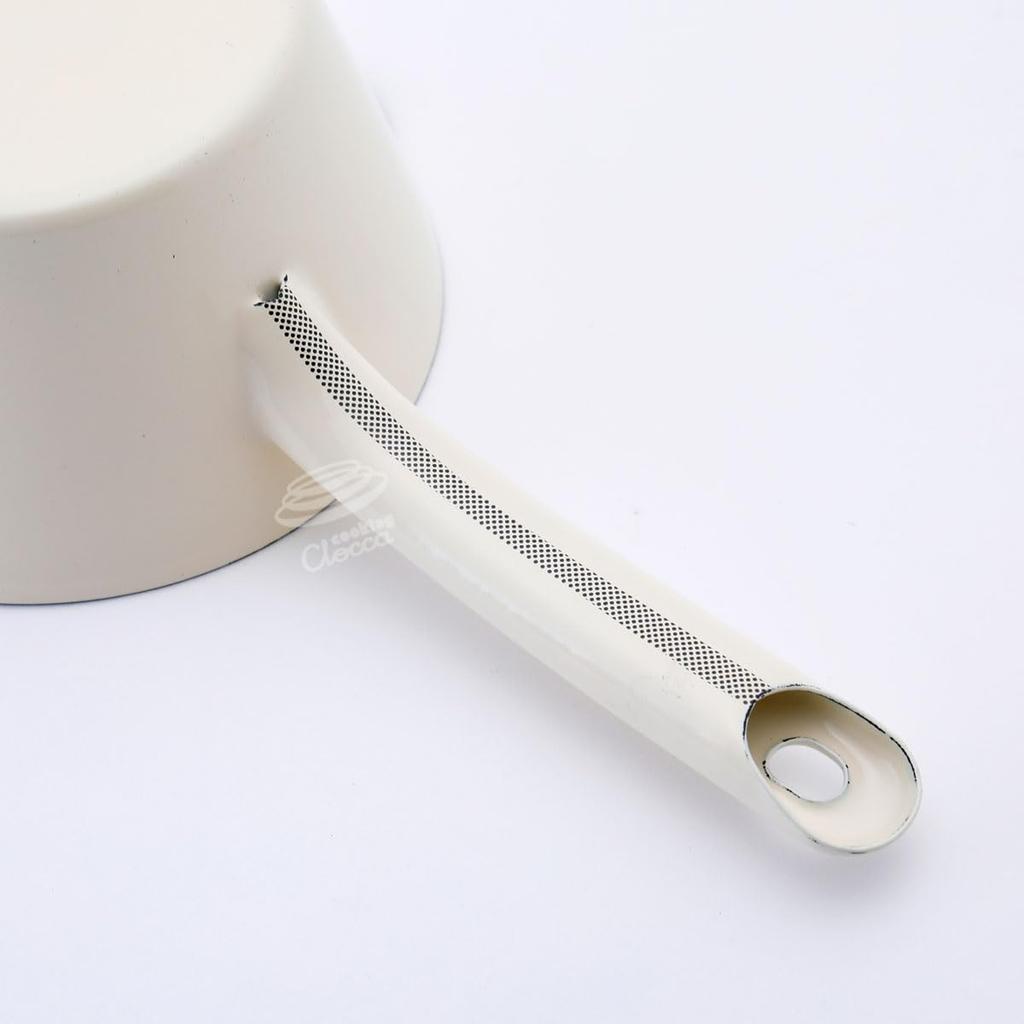 Fuji Enamel Double-Spout Milk Pan with Graduations, 14cm, 0.8L, Gas/Induction Compatible, Enamel Saucepan (Vanilla)