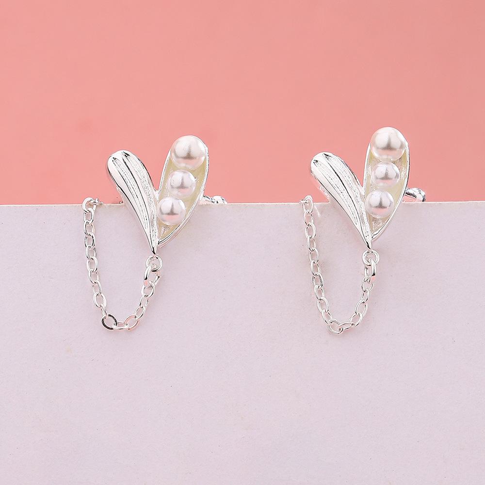 Quastenförmige herzförmige Ohrclips, Leichte Luxus-Feenperlen-Ohrringe ohne Ohrlöcher, Süße und coole asymmetrische Liebes-Ohrknorpelclips für Damen