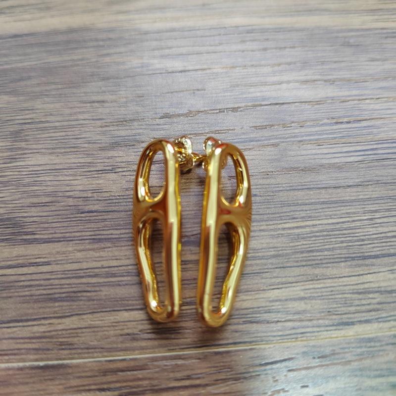 2026 New Hot Selling High Quality Exquisite Irregular Hollow Earrings, Suitable for Casual Fashion Matching белый