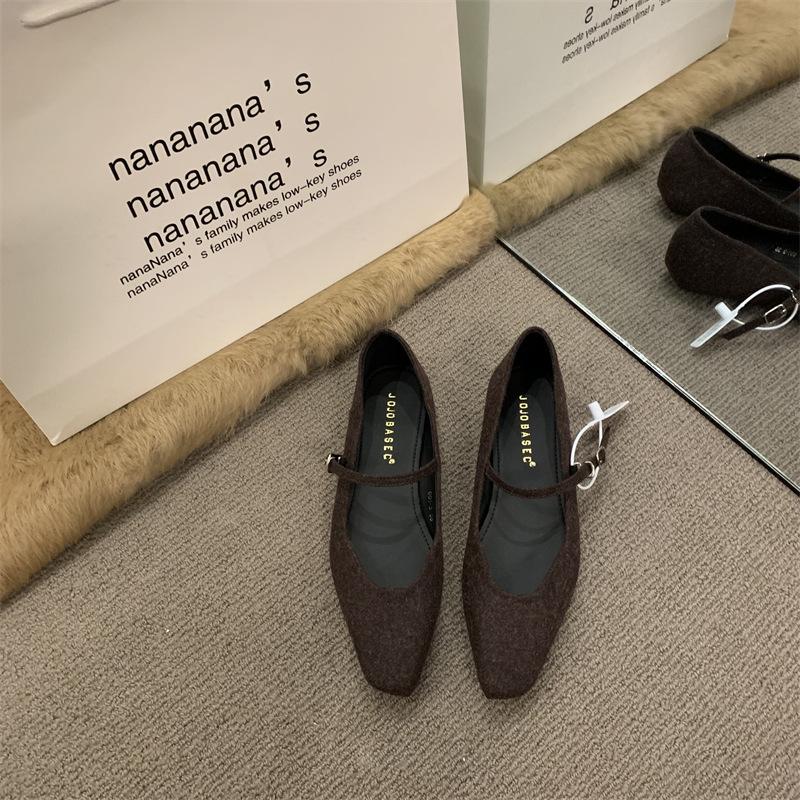 

Corduroy woolen low-heeled Mary Jane shoes 2025 autumn and winter new female cute delicate square head light mouth wedge heel single shoes 39