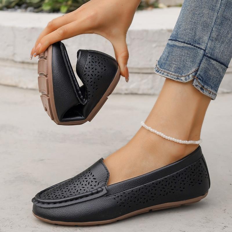 Large size flat bottom hollow breathable single shoes women's spring and autumn new solid color versatile round head one pedal Doudou shoes