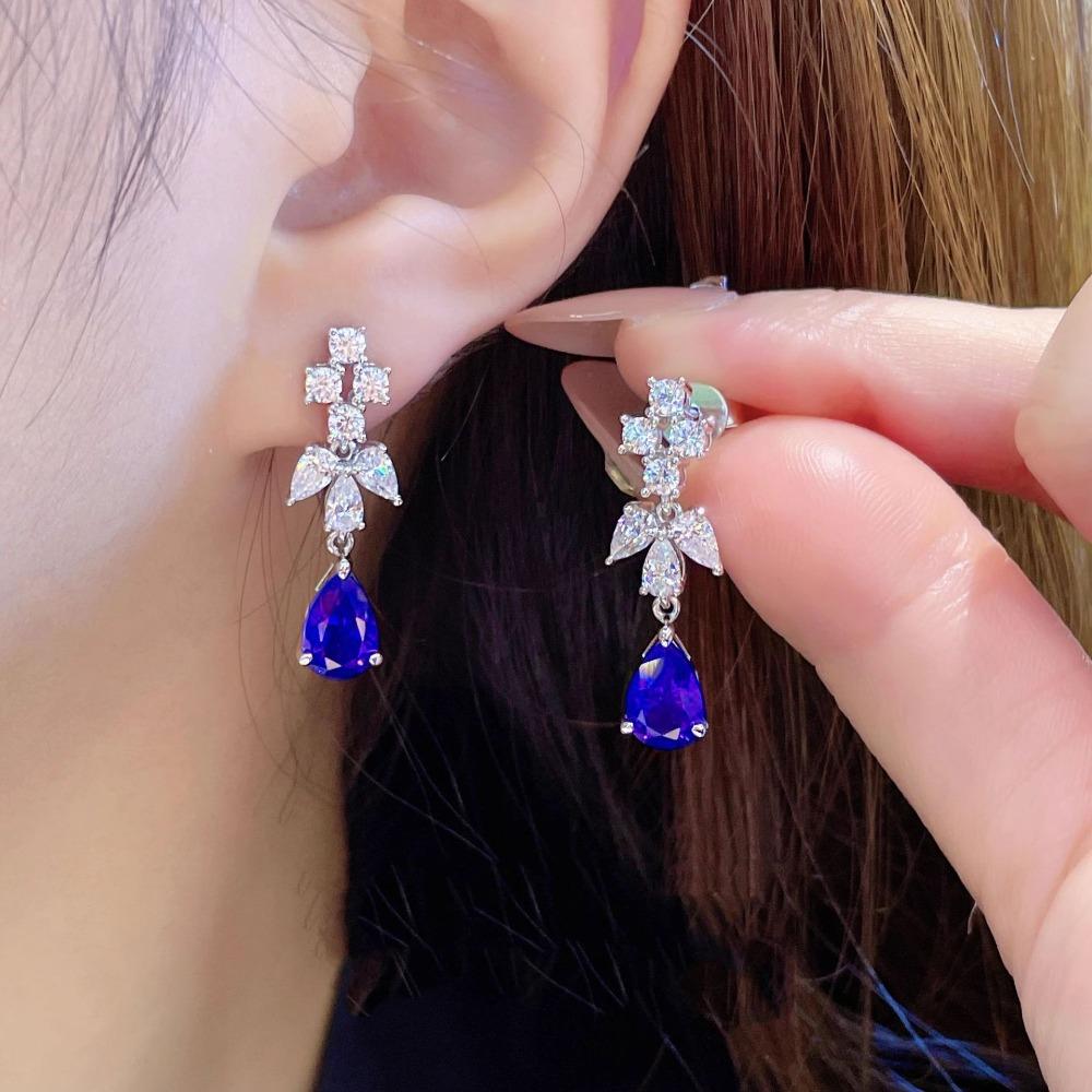 Elegante Rote Edelstein-Hängeohrringe für Damen Klassisches Blumen-Design Leichter Luxus Brautschmuck