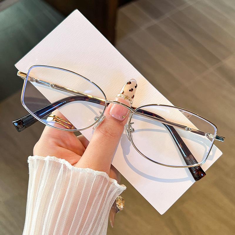 New product Yang Zi, the same myopia glasses, anti-blue light and radiation protection, new product nerd cat eye can be matched with degree women