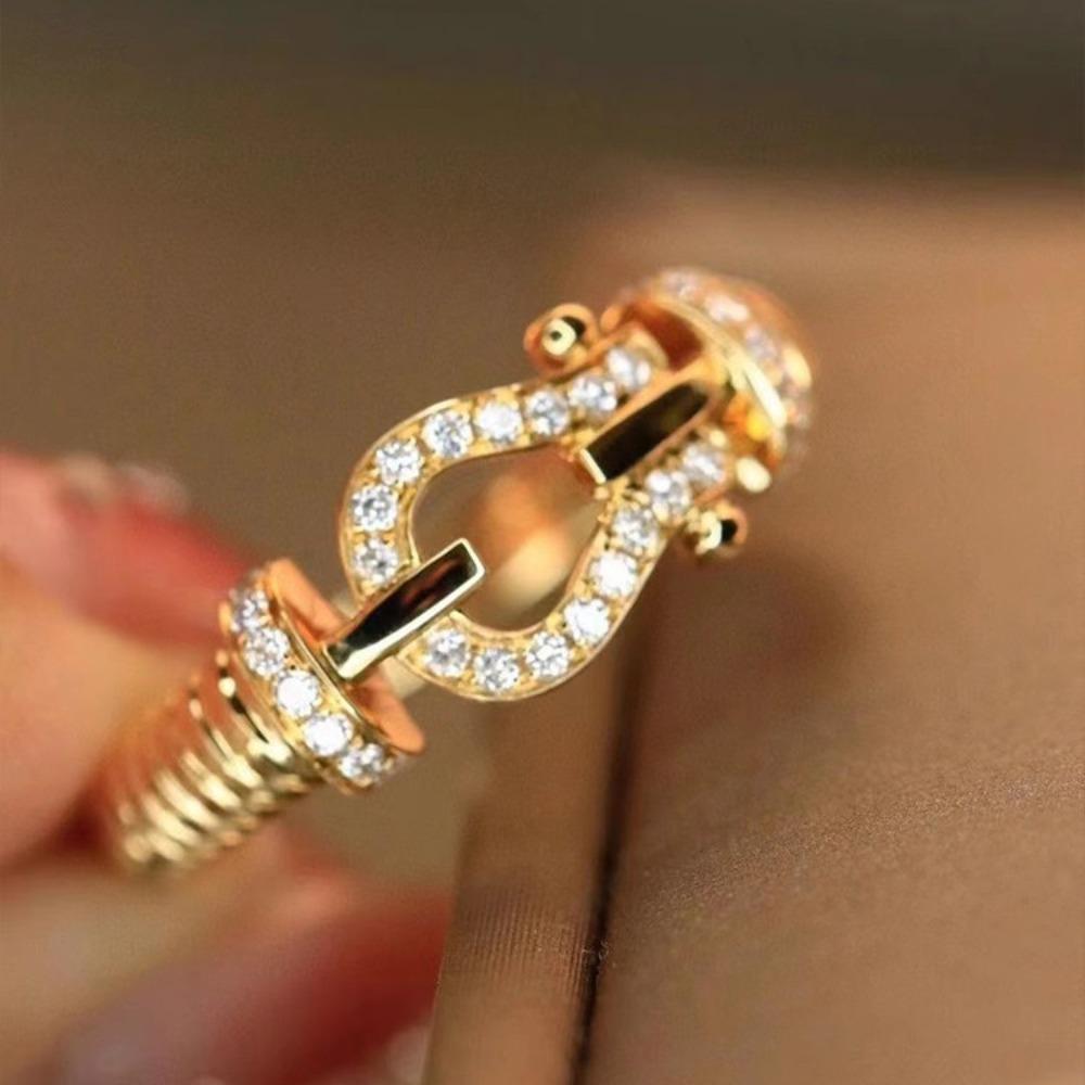 Luxury Womens Ring Diamond Horsehoe Twist Design Stylish Statement Jewelry Trendy Fashion Accessories for Women
