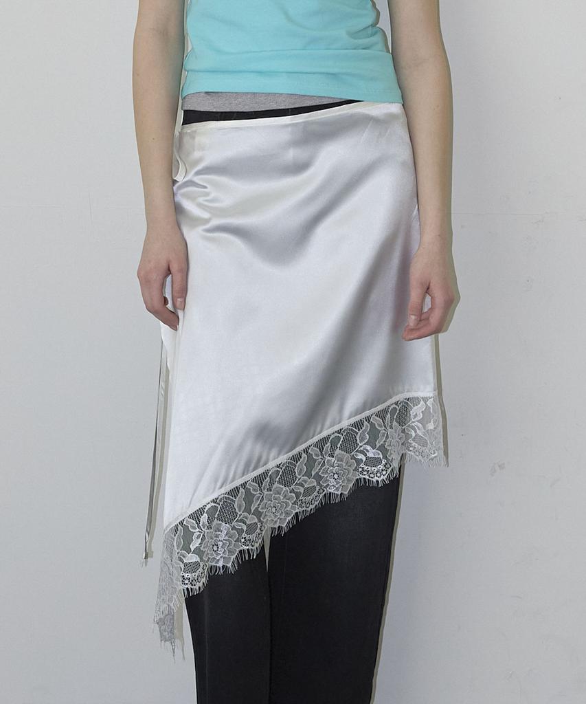 Nyuyogwogseu Satin Lace Diagonal Layered Skirt_Ivory