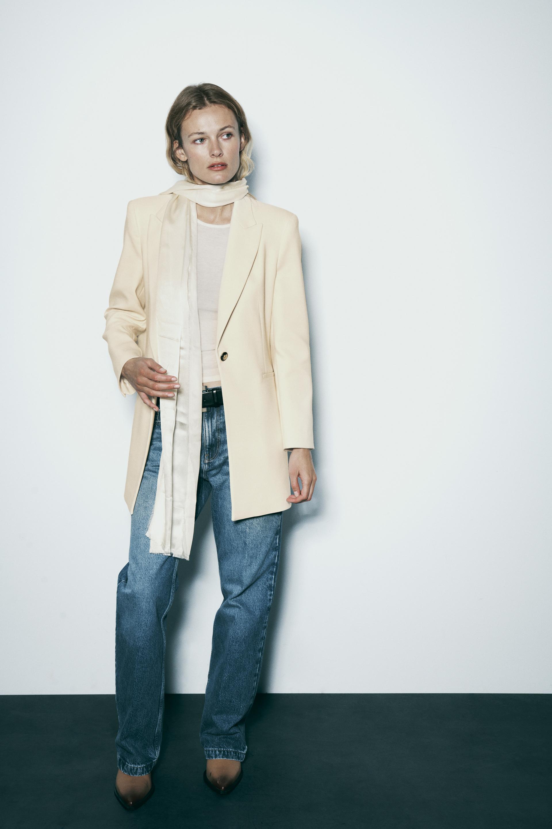 

ДЛИННЫЙ ПРИГЛАЖЕННЫЙ ПИДЖАК