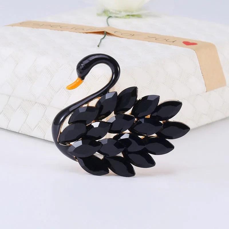 Crystal Swan brooch, high-end and sophisticated, niche, small fragrance, retro chest flower, Korean version, anti glare, pin clothing accessories