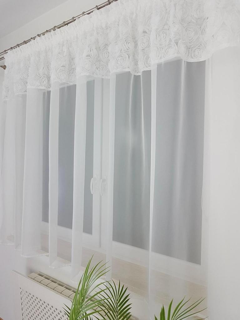 Ready-made curtain 300x150 cm - voile and mesh, 3D roses, gathering tape, white