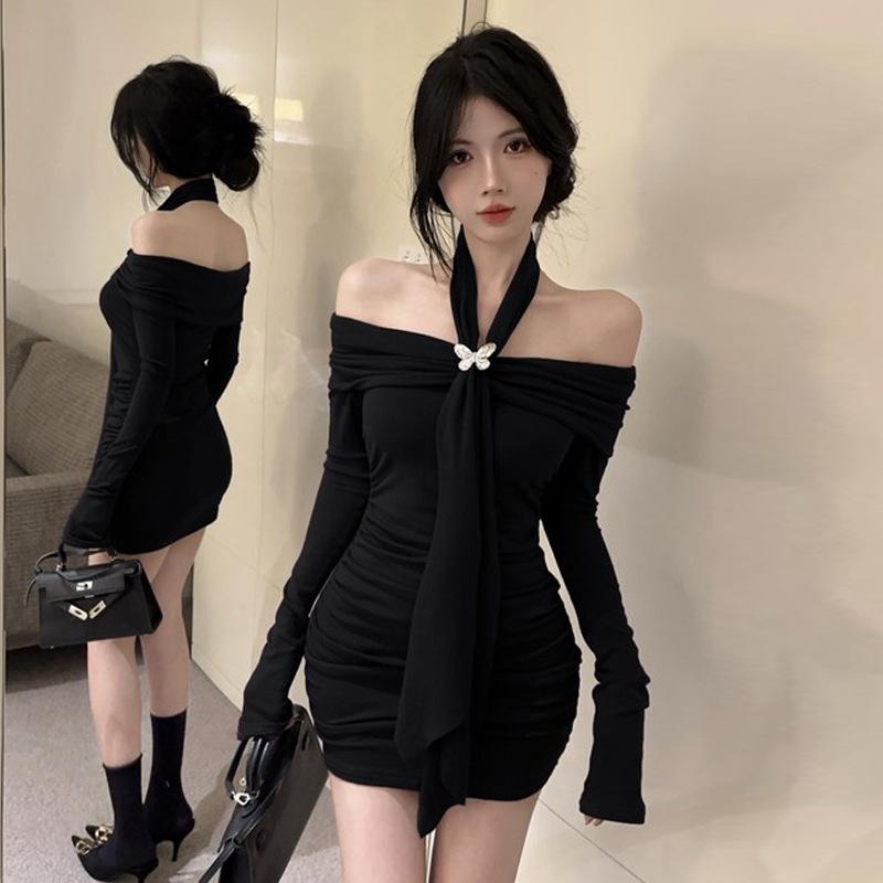 One-shoulder Sexy Halter Neck Long-sleeved Gown for Women In Autumn Fitted Waist-hugging Skirt Pure Desire Tight Hip-wrapped Skirt