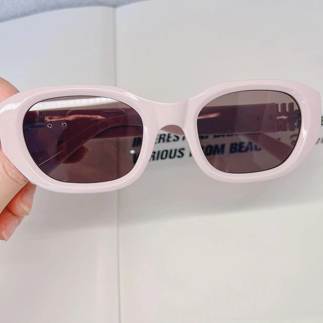 

European American Style Women Sun Glasses Stylish Designer Anti-Glare Female Sunglasses Driving Hiking Sunglass Men