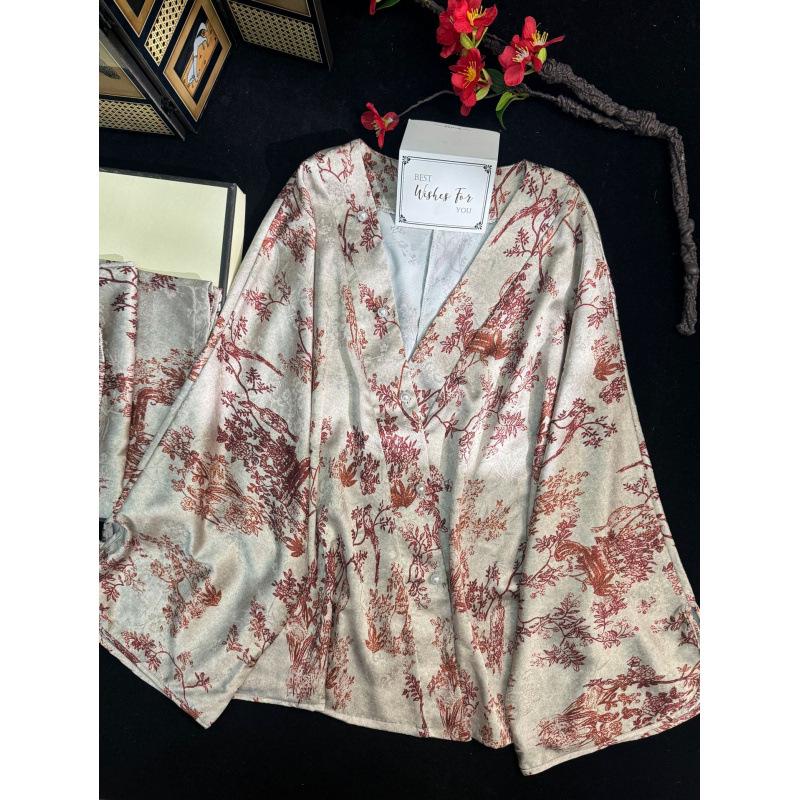 

Crimson Maple Enchantment: Spring Ice Silk Chinese-Style Pajamas with Luxurious Print Extra Large