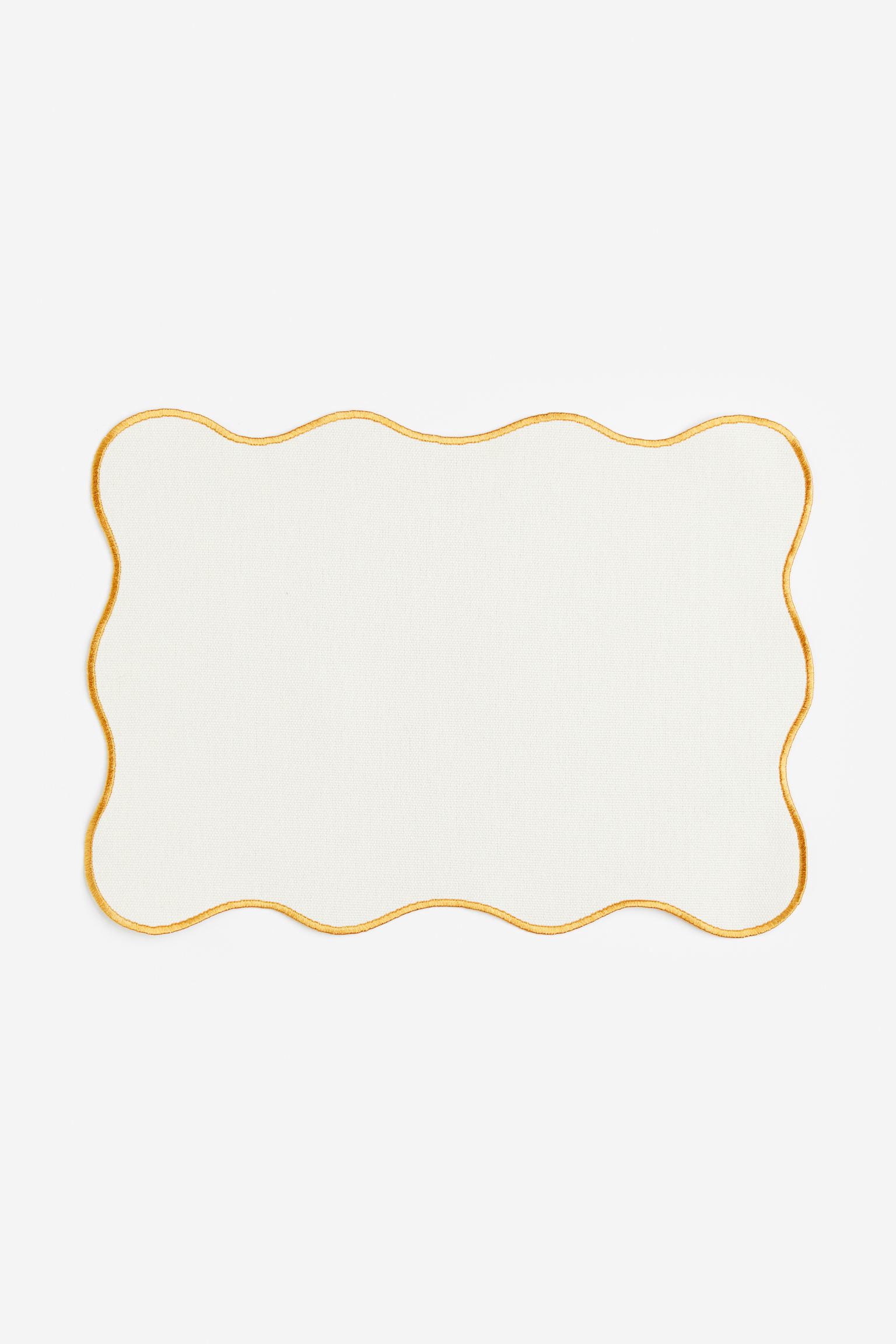 

Scallop-edged place mat