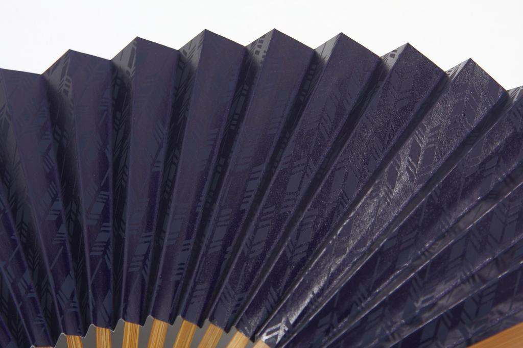 Large Arrow Kyoto Fan with Comes in a Wooden Made in Japan [Hasegawa] Fan, Size, Kasuri, Craftsman, Handmade, Bag, Box,