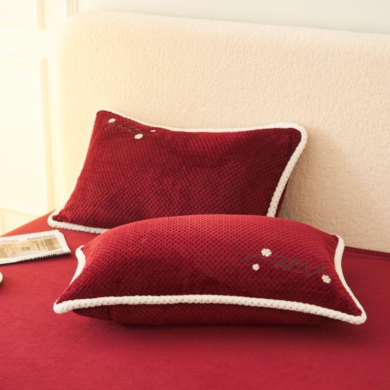 Thickened Milk Velvet Pillowcase Paired with Flannel Pillowcase and Coral Velvet Pillowcase