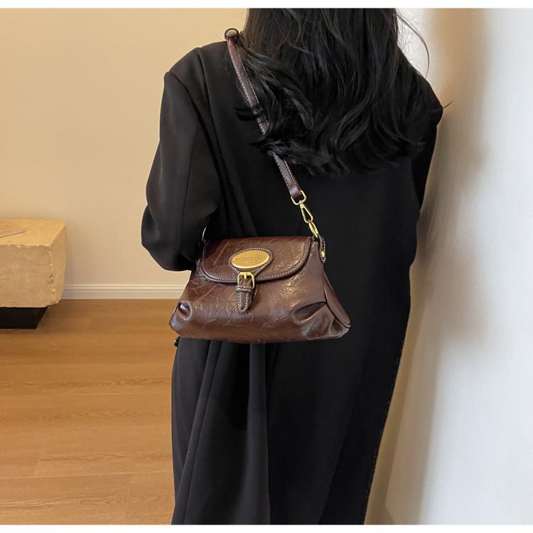 IELGY Retro One-Shoulder Underarm Bag Female Spring Fashion Simple Messenger Bag