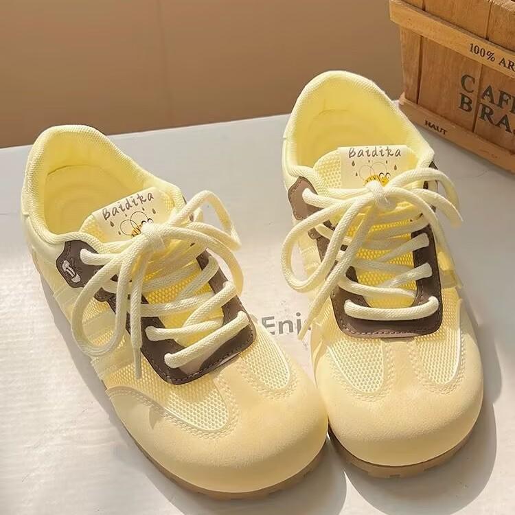 Mesh German training shoes women's 2025 summer new flat bottom not tired feet milk yellow breathable board shoes versatile casual white shoes