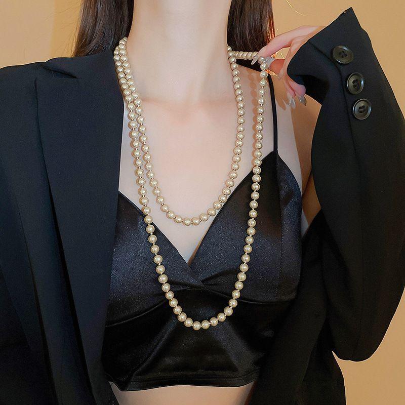 Fashionable Floral Geometric Necklace with a Light Luxury Style Sweater Chain and French Retro Accessories