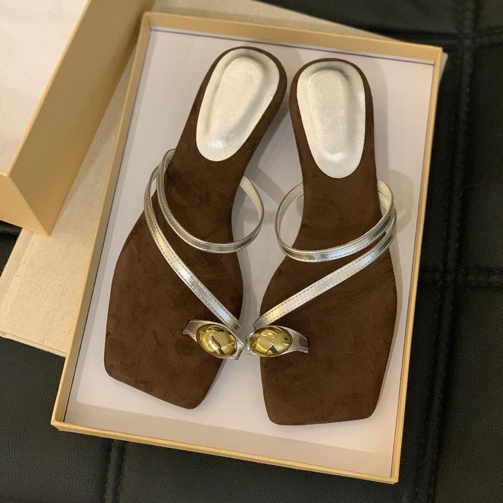 Small Slope Heel French Beautiful Silver Set of Toe Sandals Women's 2025 New Versatile Skirt Beautiful Beach Sandals