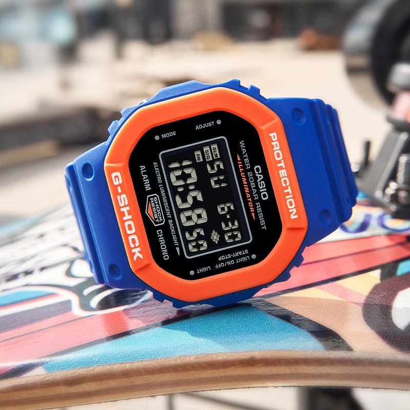 Casio G-SHOCK Serie Lässig Trendig Stoßfest Chronograph Funktion Herren Sport Wasserdicht Quarzwerk Harzarmband Japanisch und DW-5610SC-2PR