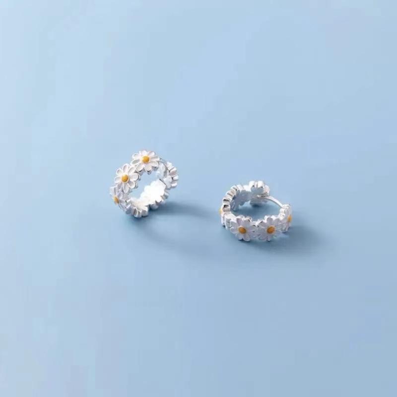 New 925 Sterling Silver Daisy Earrings Charm Distinctive Geometric Shape Women Earrings Birthday Gift Exquisite Jewelry