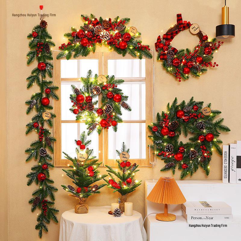 Festlicher Weihnachtsbaum-Kranz oder Geweih-Türhänger Dekoration