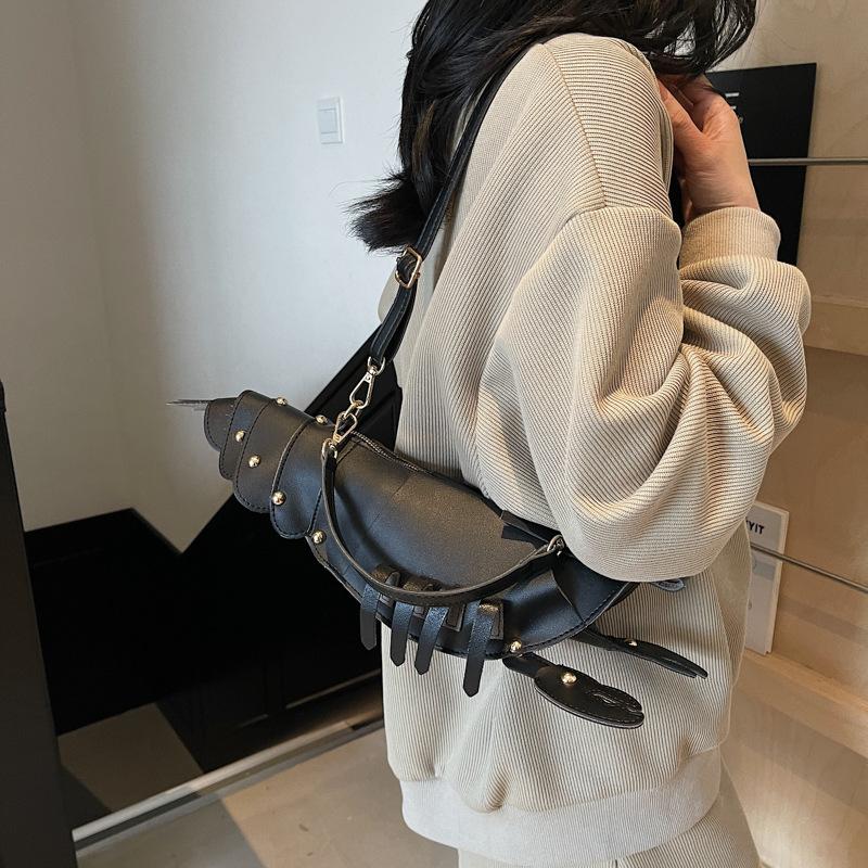 Personalized lobster bag 2025 new European and American fashion rivet design shoulder bag cute girl versatile messenger bag tide