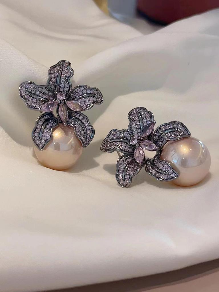 S925 Silver Needle Lily Earrings: Luxurious Pearls & Sparkling Diamonds for Women.