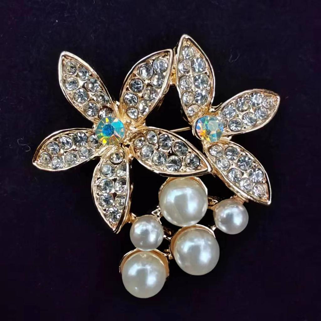 High-End Luxury Flower Pearl Brooch and Corsage Pin – Creative Versatile Accessory